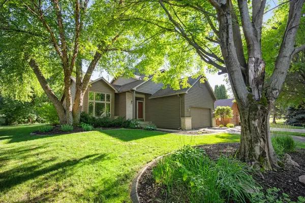960 Wildflower Court, Eagan, MN 55123