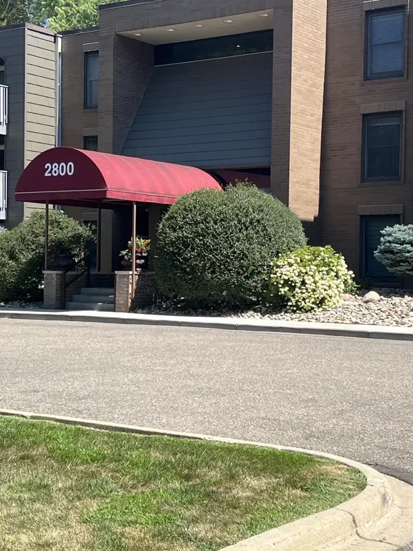 2800 Hamline Avenue N #347, Roseville, MN 55113