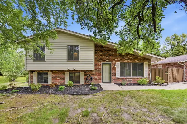 9712 Cimarron Circle, Hopkins, MN 55305