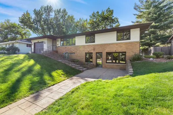 6740 4th Street Ne, Minneapolis, MN 55432