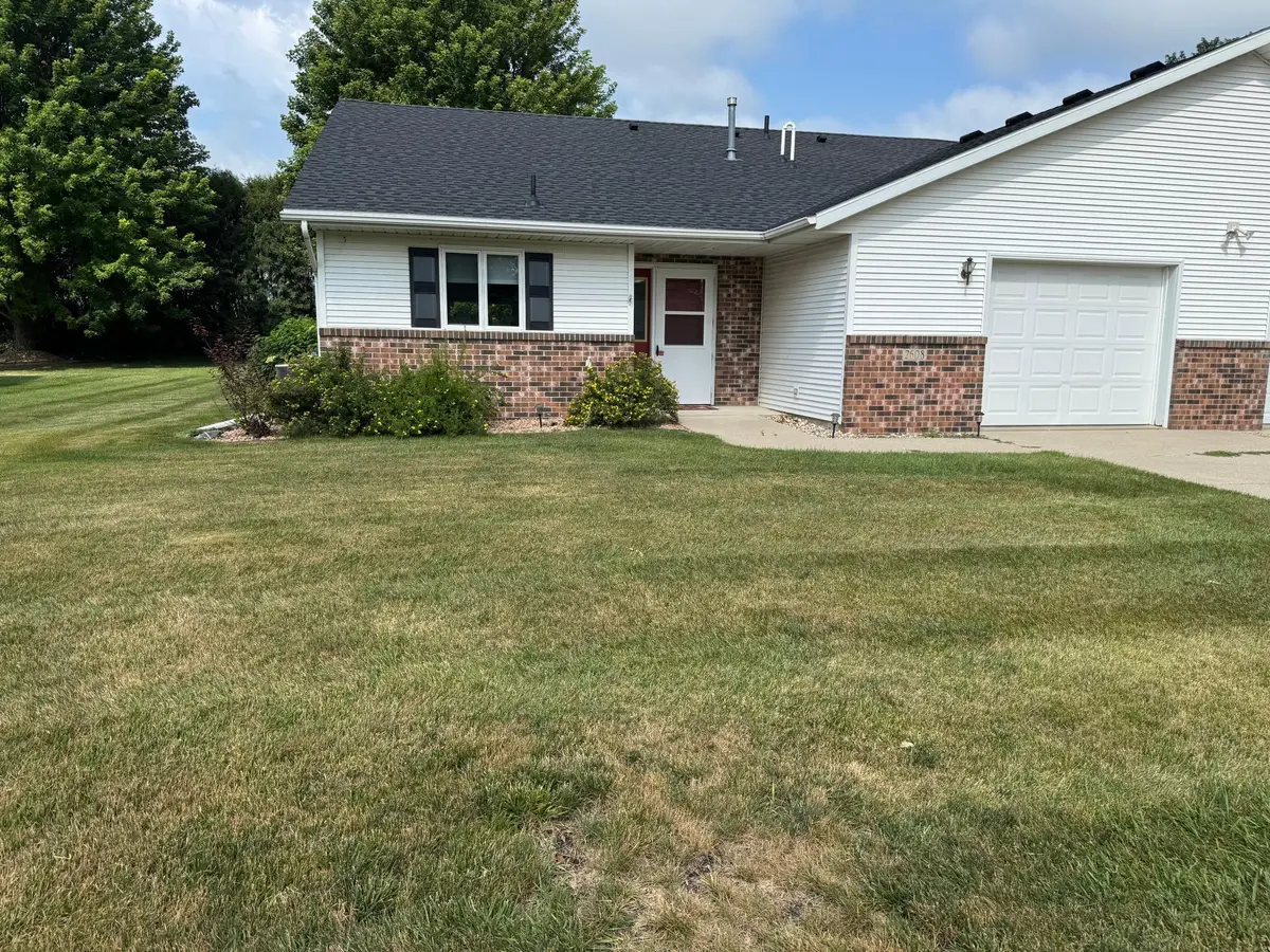2608 10th Street Sw, Willmar, MN 56201 - #1
