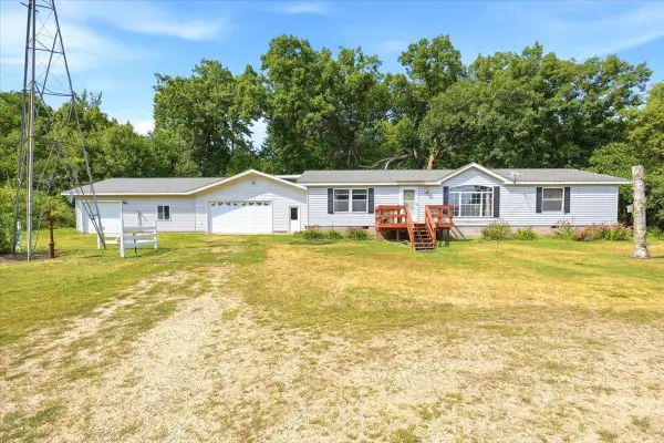 1041 220th Avenue, New Richmond, WI 54017