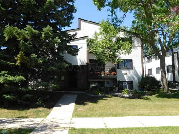 2629 Arrowhead Road S #B7, Fargo, ND 58103