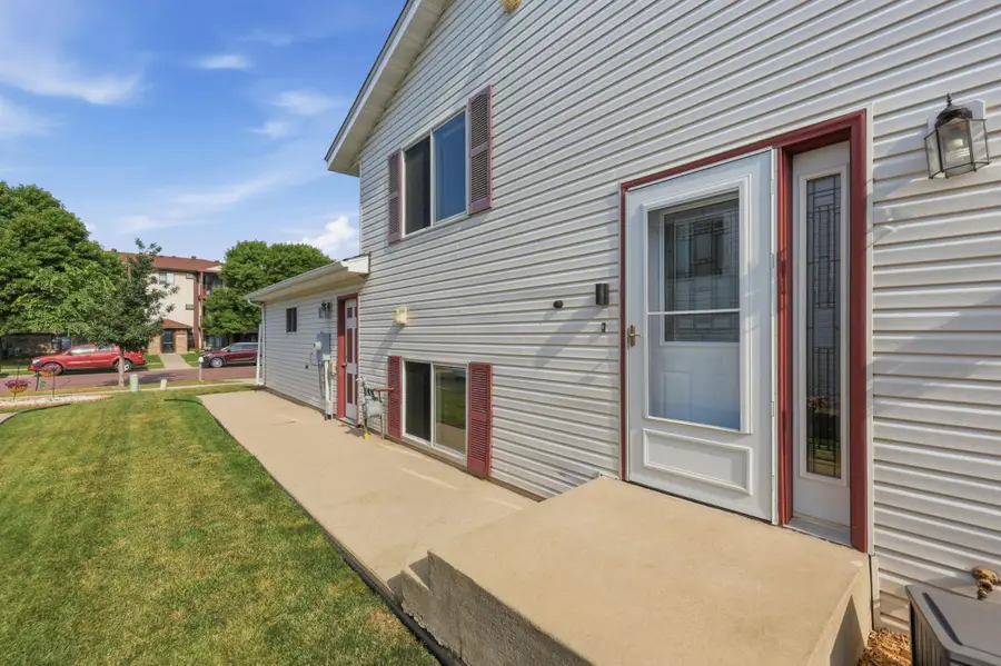 3032 32nd Street S, Fargo, ND 58103 - #3