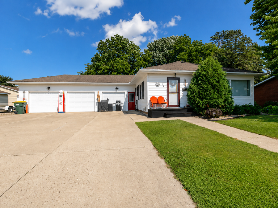 10 Buck Avenue Ne, Madelia, MN 56062 - #2