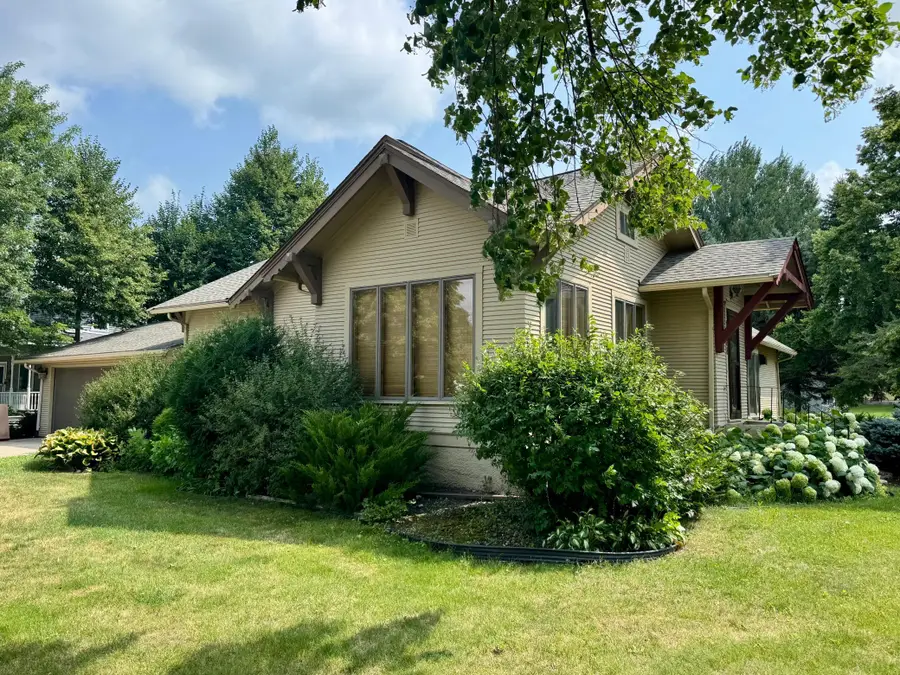 1008 W Ash Avenue, Olivia, MN 56277 - #2