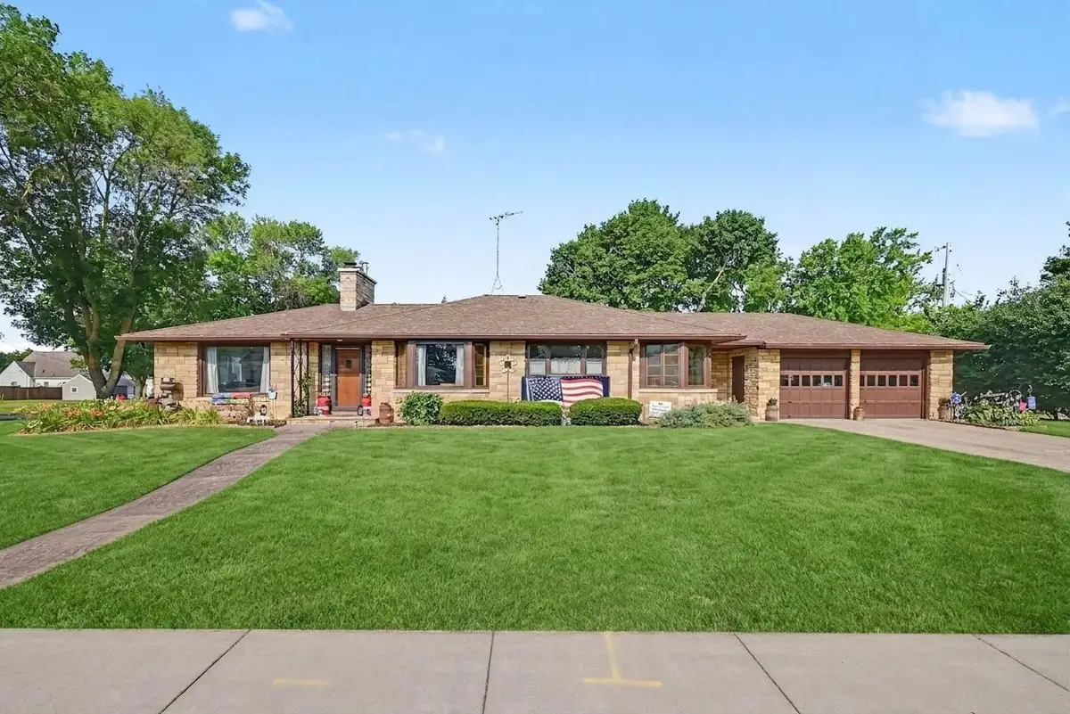 300 5th Street Ne, Montgomery, MN 56069 - #1