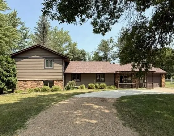 2022 River Road, Windom, MN 56101
