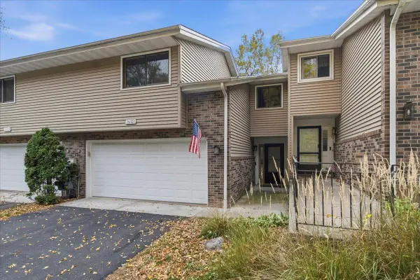 18321 Creeks Bend Drive, Minnetonka, MN 55345
