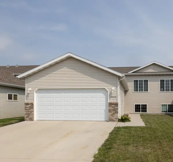2524 31st Avenue S, Moorhead, MN 56560