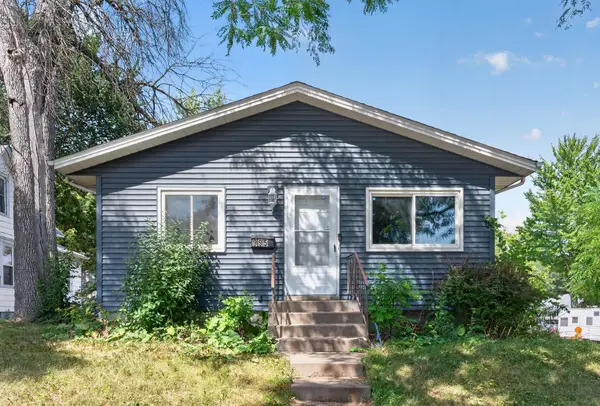 995 Rose Avenue E, Saint Paul, MN 55106