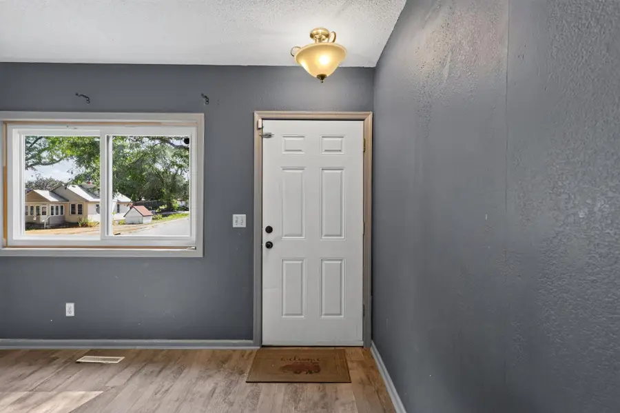 995 Rose Avenue E, Saint Paul, MN 55106 - #2