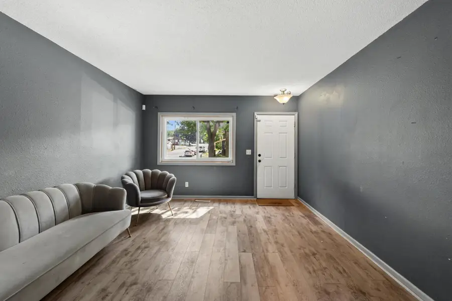 995 Rose Avenue E, Saint Paul, MN 55106 - #3