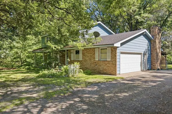 2814 Crosstown Boulevard Ne, Andover, MN 55304