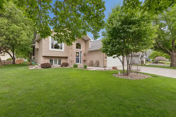 9039 Vickors Crossing, Minneapolis, MN 55443