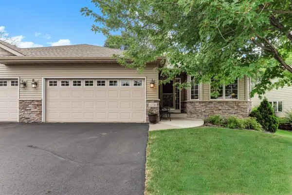 1976 Castle Court E, Maplewood, MN 55109