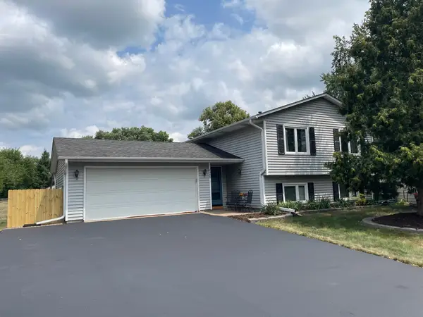 8946 72nd Street S, Cottage Grove, MN 55016