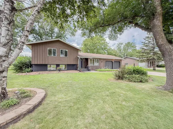 904 Birch Avenue W, Hector, MN 55342