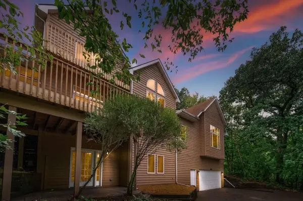 9848 Oak Shore Drive, Lakeville, MN 55044