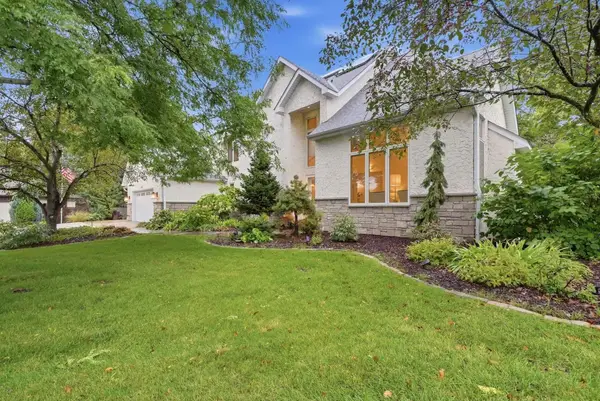 1851 South Lane, Mendota Heights, MN 55118