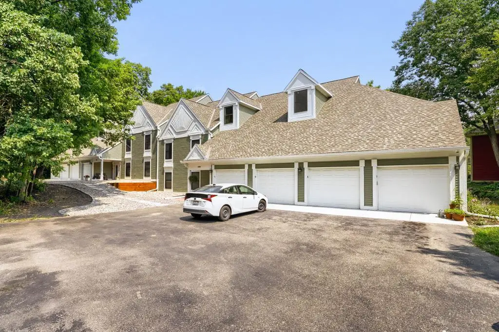 15600 26th Avenue N #D, Plymouth, MN 55447 - #1