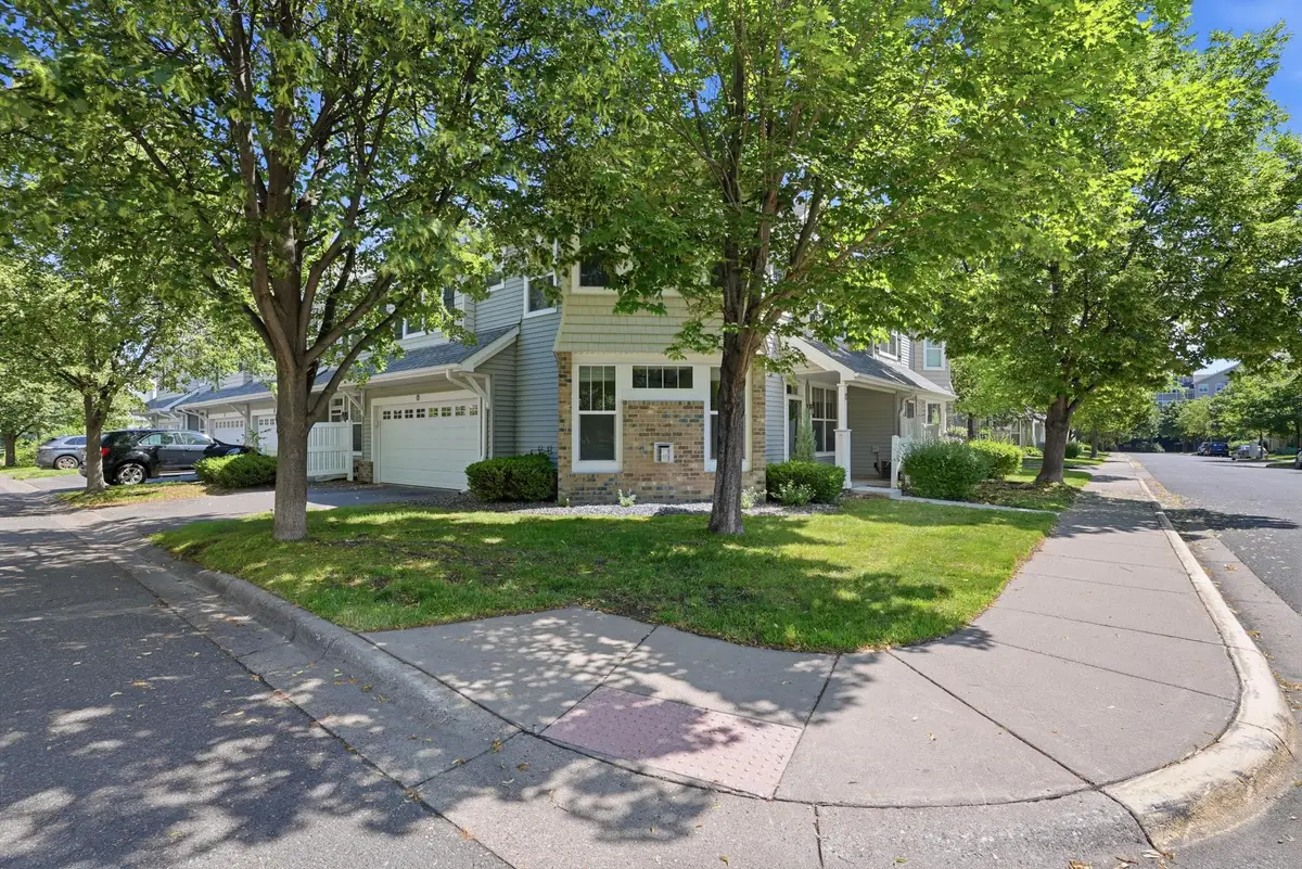 1601 Woodlynn Avenue #4, Saint Paul, MN 55109 - #1