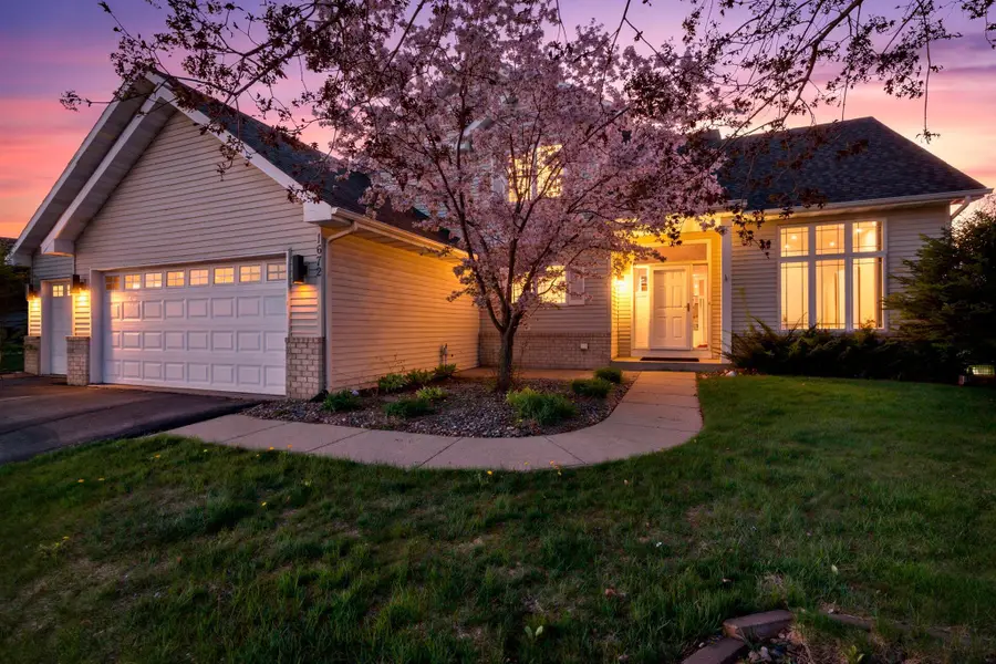 1672 Windsor Drive S, Shakopee, MN 55379 - #2