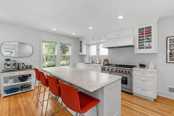 621 Cedar Lake Road S, Minneapolis, MN 55405