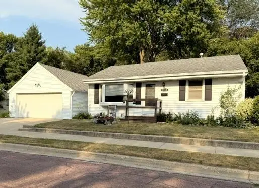 1113 Drake Avenue, Windom, MN 56101