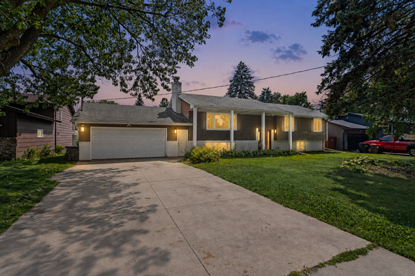 444 County Road B E, Maplewood, MN 55117