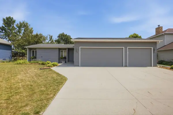 186 Prairiewood Drive S, Fargo, ND 58103
