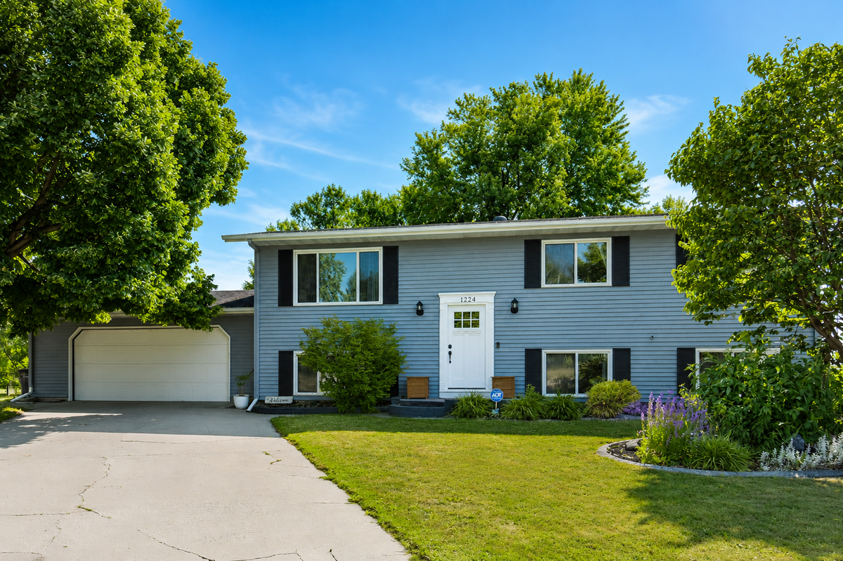 1224 20th Street N, Moorhead, MN 56560 - #1