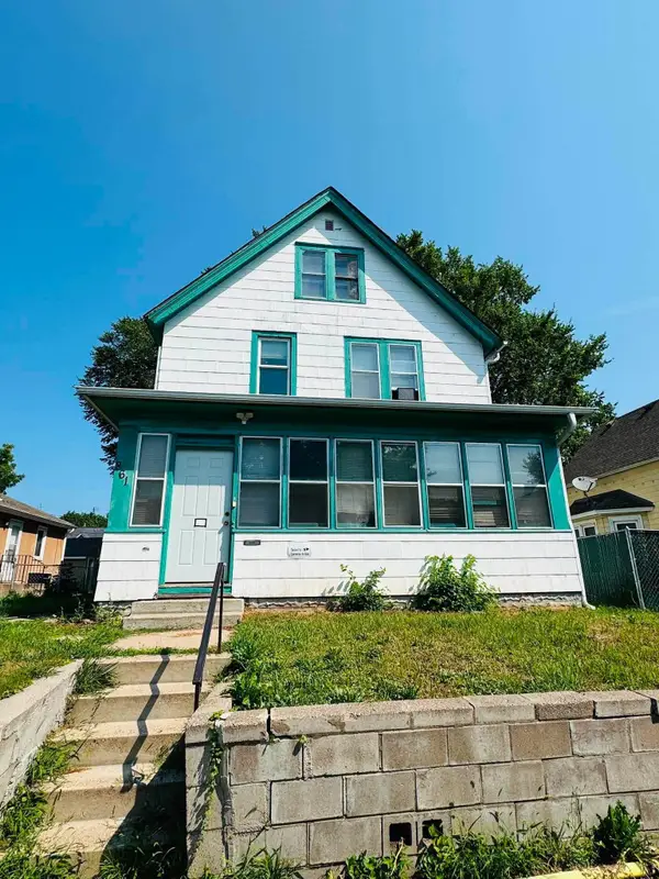 861 Cook Avenue E, Saint Paul, MN 55106