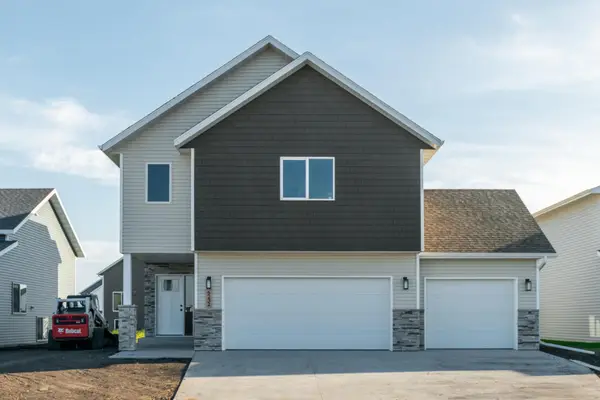 7036 65 Street S, Horace, ND 58047