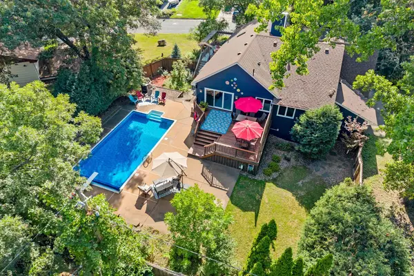 13705 Country Place, Burnsville, MN 55337