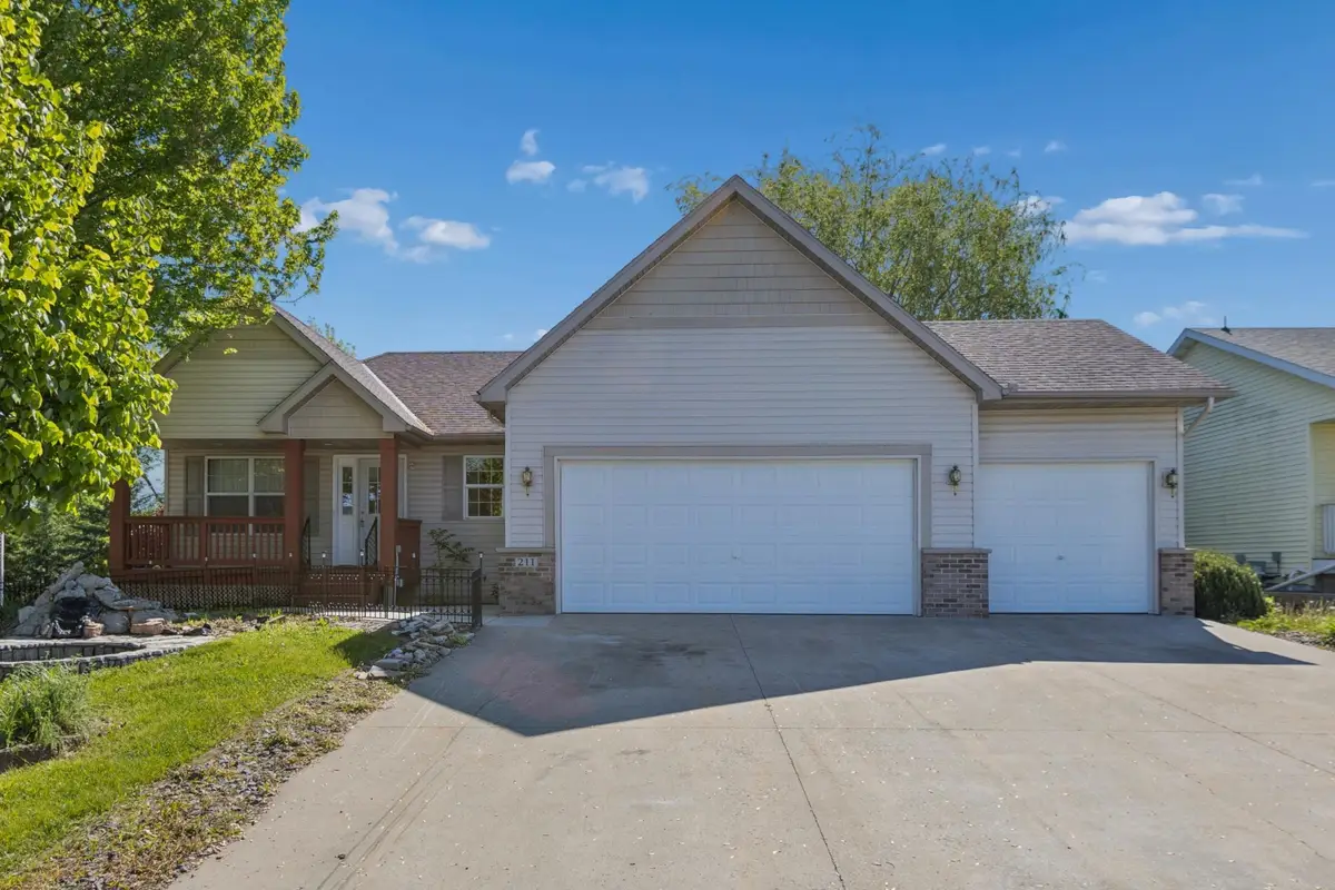 211 7th Street S, Winsted, MN 55395 - #1