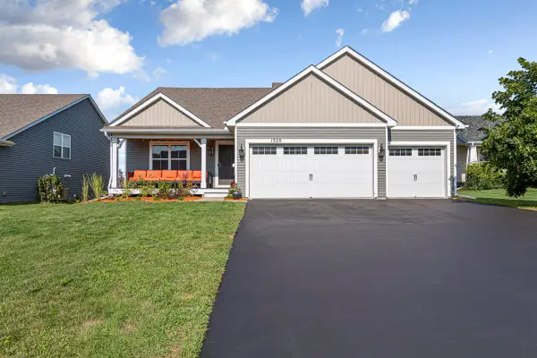 1520 Willow Circle, Shakopee, MN 55379