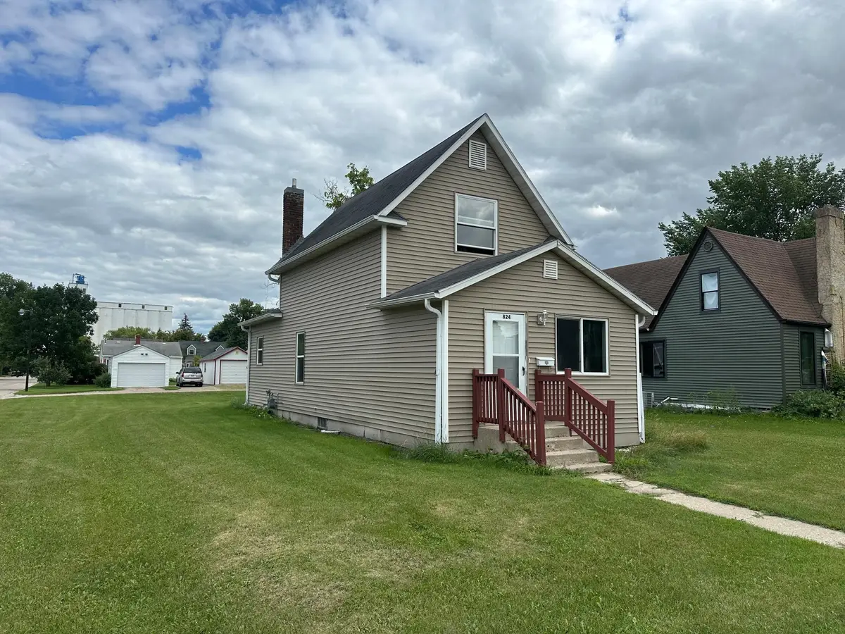 824 Labree Avenue N, Thief River Falls, MN 56701 - #1
