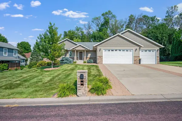 105 Hidden Oaks Circle, Mankato, MN 56001