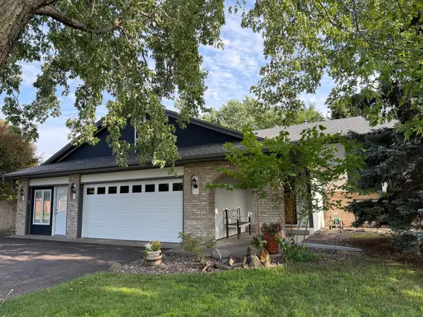 998 99th Lane Ne, Blaine, MN 55434