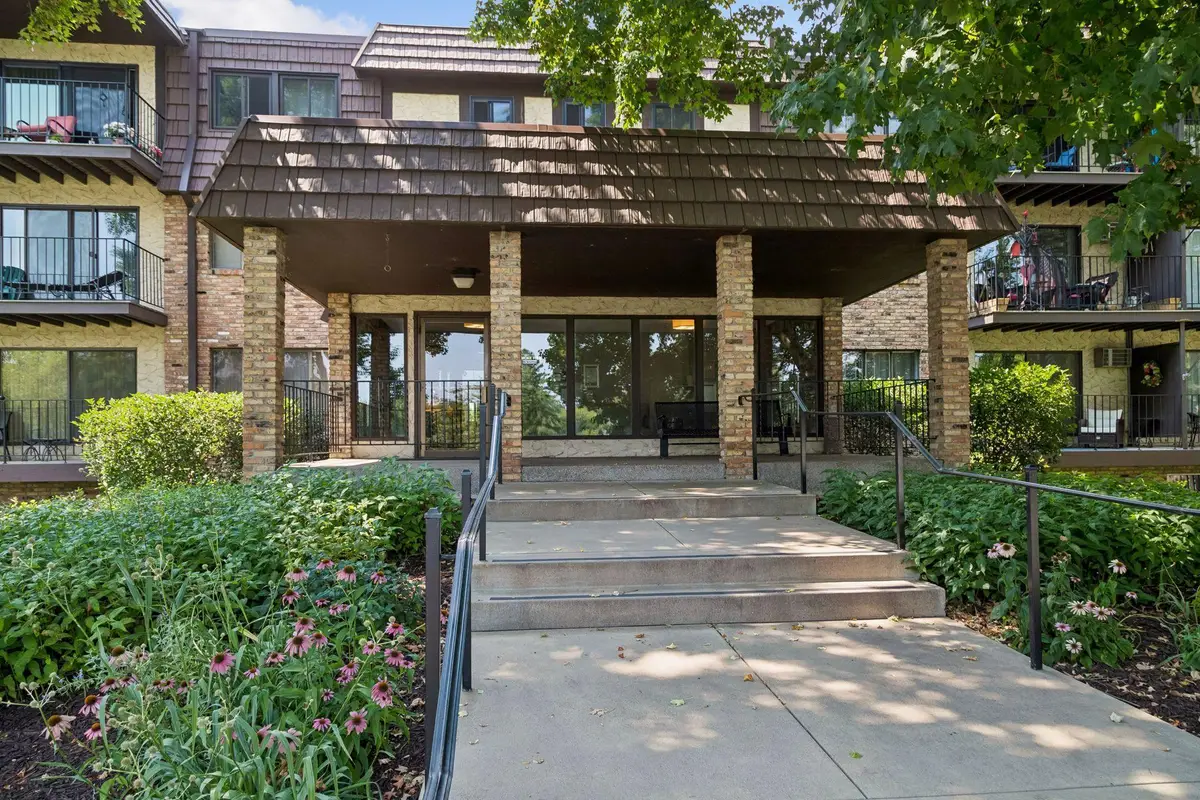 215 Barry Avenue S #112, Wayzata, MN 55391 - #1