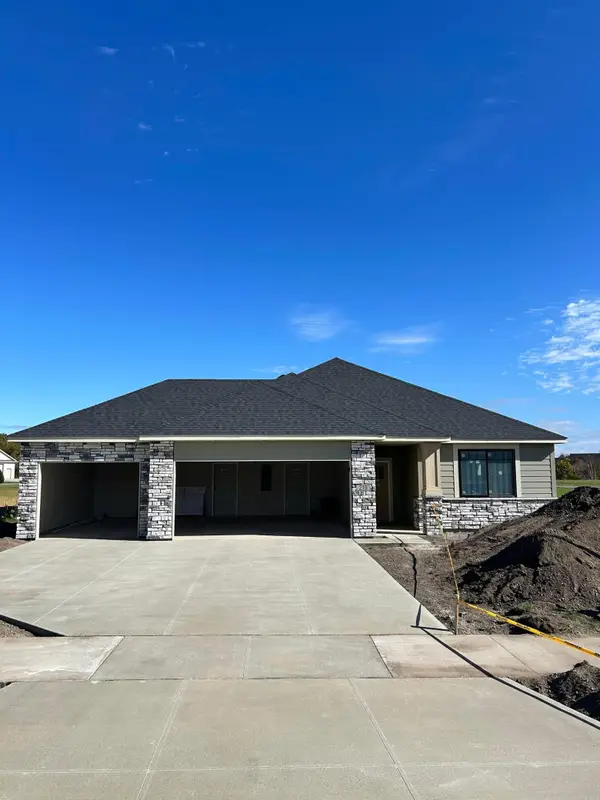 219 Double Eagle Drive, Mankato, MN 56001