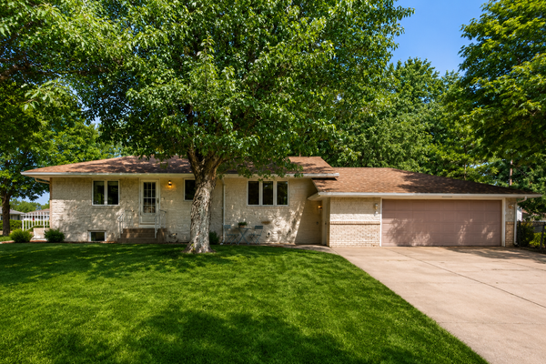 558 113th Lane Nw, Minneapolis, MN 55448