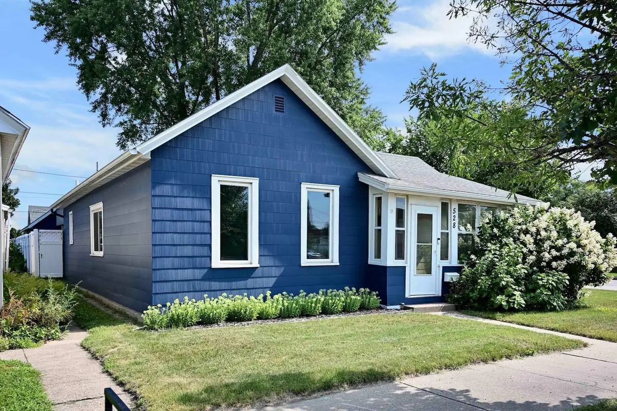 528 E 2nd Street, Winona, MN 55987 - #1