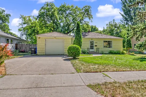 1526 6th Street S, Fargo, ND 58103