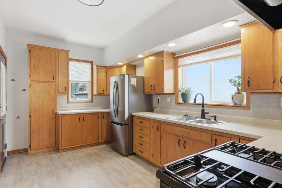 942 Central Avenue W, Saint Paul, MN 55104 - #2