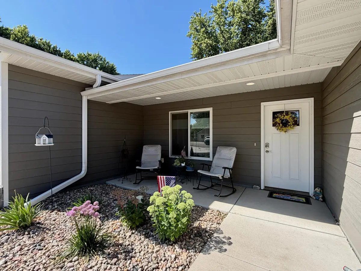 104 W Barck Avenue, Luverne, MN 56156 - #1