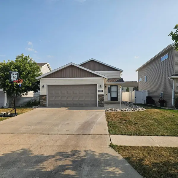 5837 58th Avenue S, Fargo, ND 58104