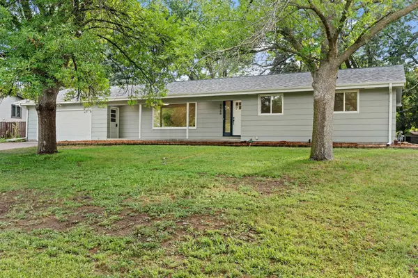 9068 Rice Lake Road, Maple Grove, MN 55369