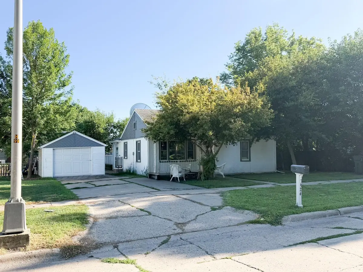624 Dover Street, Worthington, MN 56187 - #1